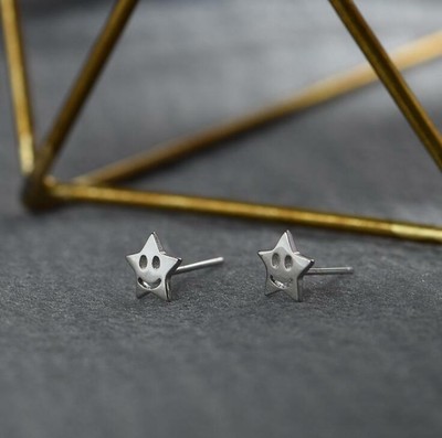 Lovely Adorable Tiny Happy Face Star 925 Sterling Silver SP Earring Stud