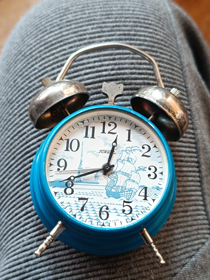 Alarm clock Vintage USSR RAKETA .1970s.Sailboat on the White Dial.Working.Servic - Image 2 of 4