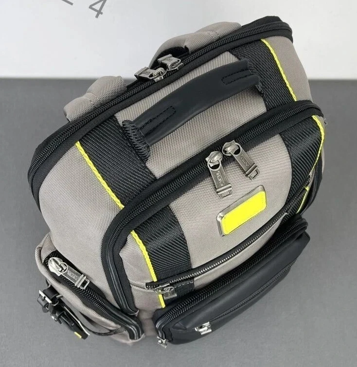 Mochila TUMI ALPHA BRAVO Shepherd Deluxe Brief Pack Gris/Amarillo Foto 4 de 4
