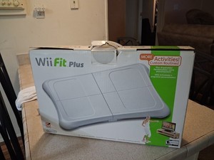Nintendo Wii Fit Plus Wireless Bundle w/ Balance Board & Game NTSC-U/C 2009