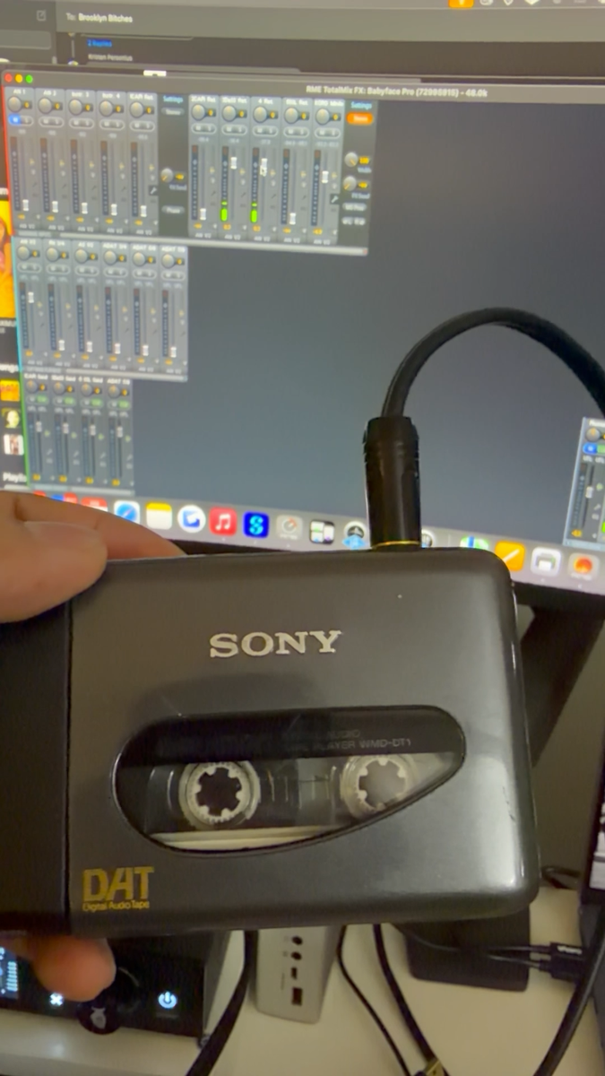 Sony WMD-DT1 Portable DAT Player Junk for Parts Remote Earphones