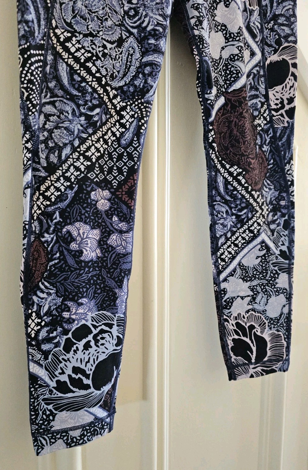 EUC ATHLETA Patchwork Salutations 7/8 Leggings Na… - image 9