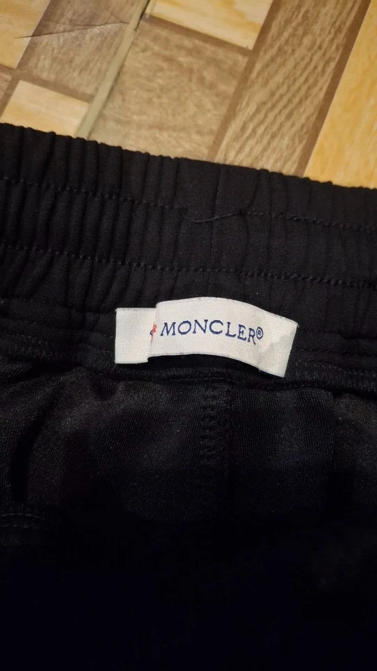 Moncler短裤 — 第 3/3 张图片