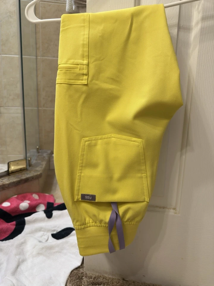 Figs Zamora Jogger XS-P amarillo de seguridad 💛 color raro Foto 2 de 4