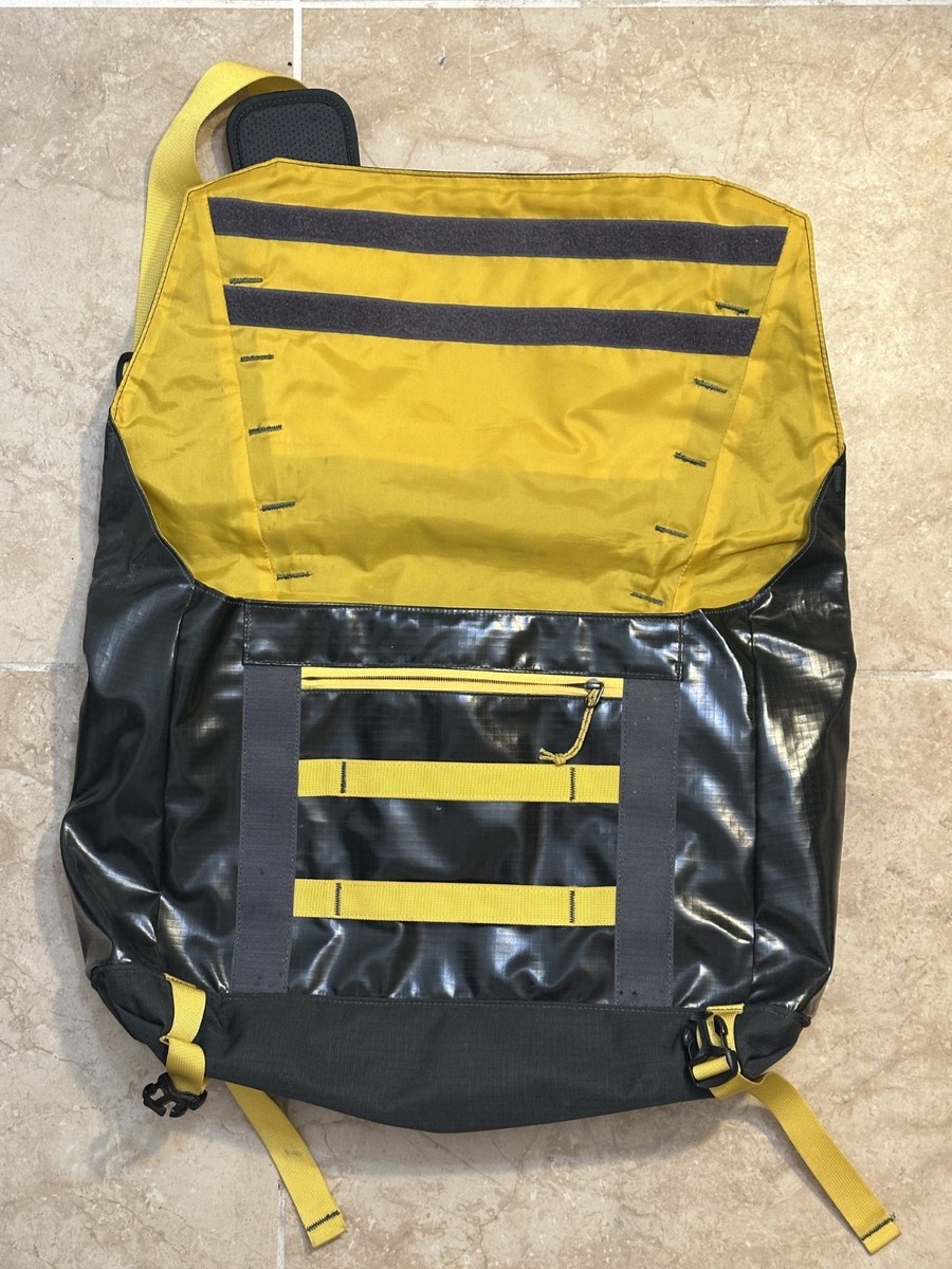 Patagonia Black Hole Messenger Bag 24L - Black/Yellow | Pre-Owned | Rare Patagonia Black Hole Messenger Bag 24L - Black/Yellow | Pre-Owned | Rare