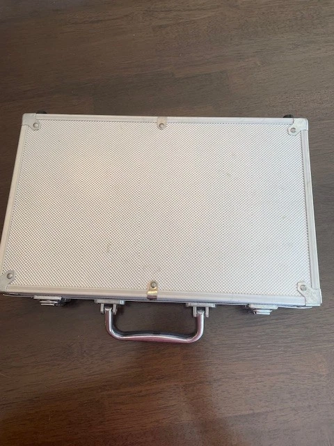 Cardinals Texas Hold 'Em Tournament Poker Set With Metal Case & Chips - Image 2 of 2