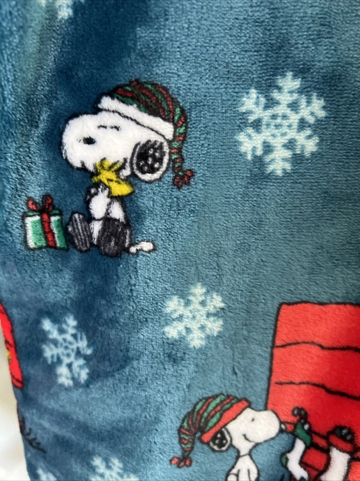 Snoopy Peanuts Christmas Blue Berkshire Velvet Plush Throw Blanket Brand New - Image 3 of 3