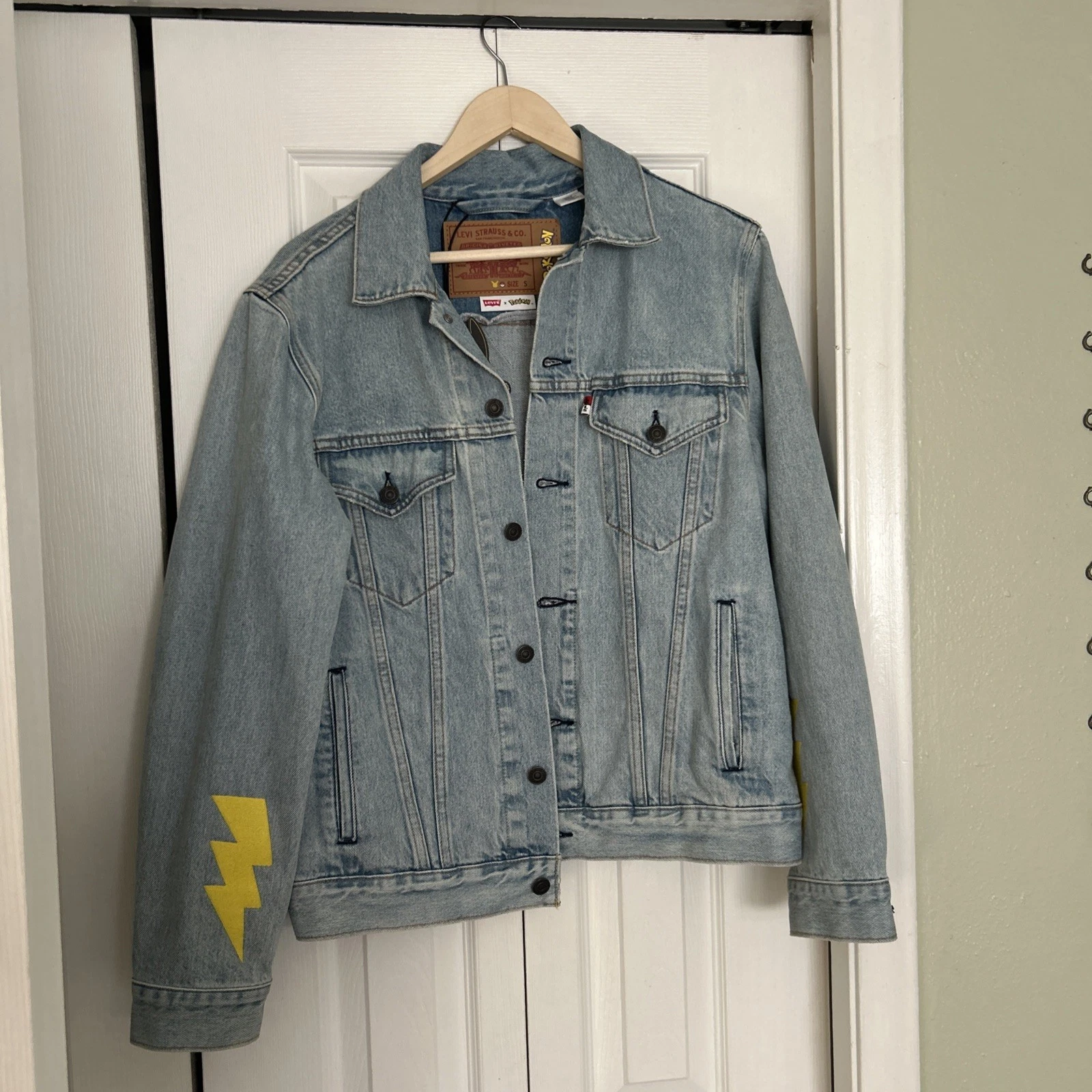 Levi's x Pokemon 25th Anniversary Pikachu Trucker Jacket Men’s Size Small - product detail image 1