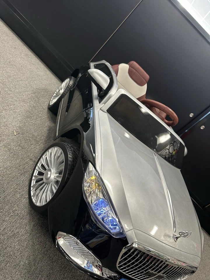 Nuevo coche de paseo con rueda eléctrica de 12 V para niños con control remoto Foto 4 de 4