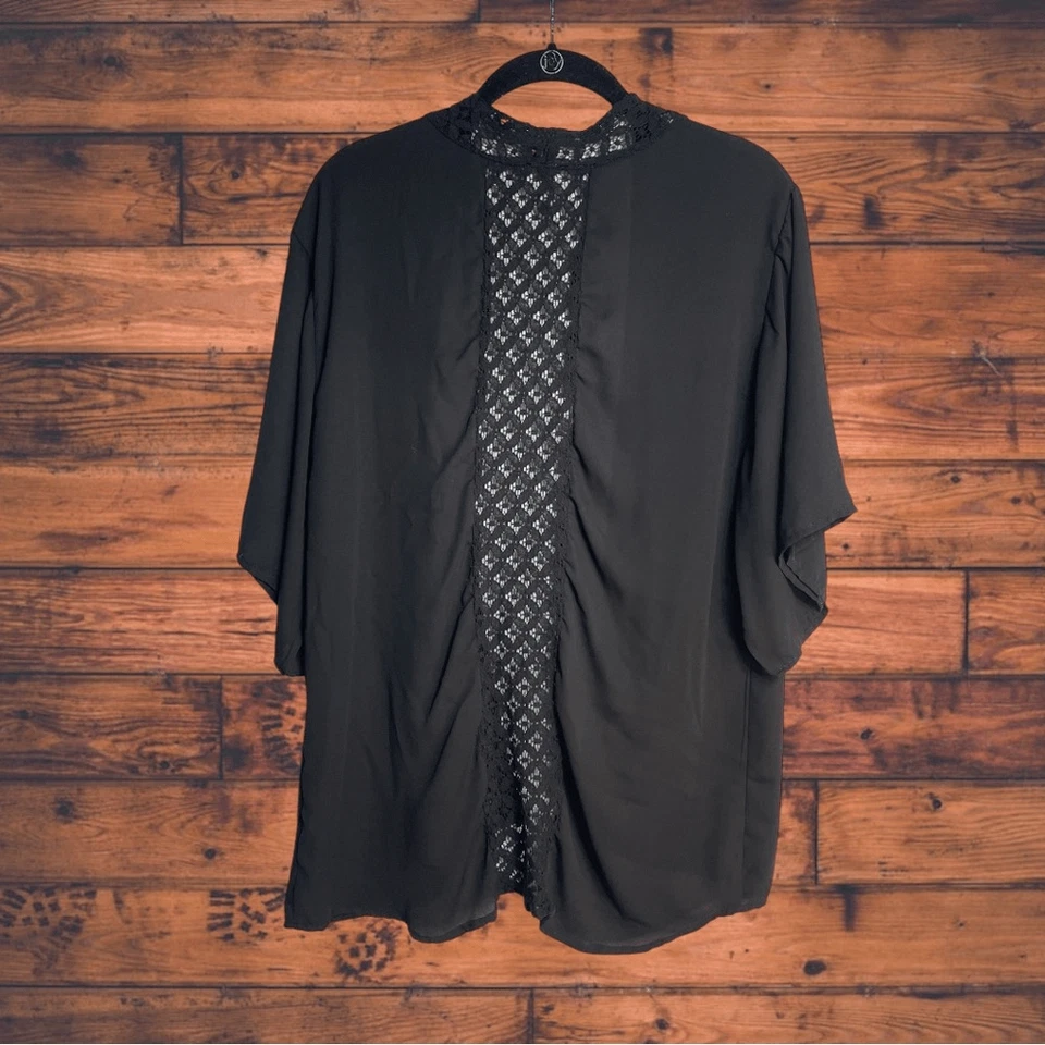 Cárdigan plumero de encaje con ojales negros HeartSoul grande Foto 2 de 4