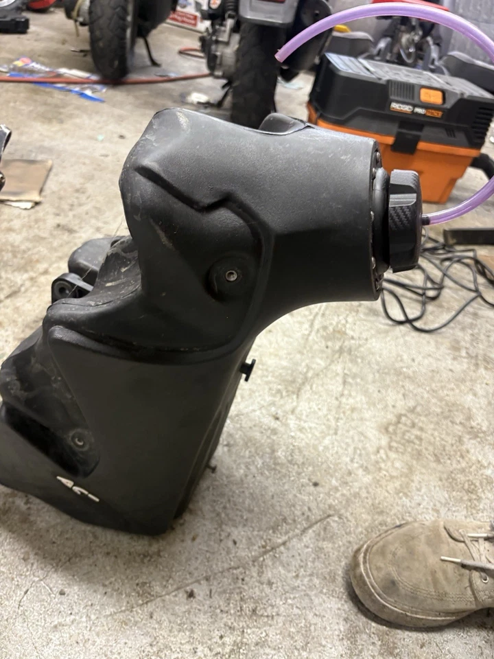 Acerbis - 2211560001 - 油箱,黑色 - 3.2 加仑 — 第 4/4 张图片