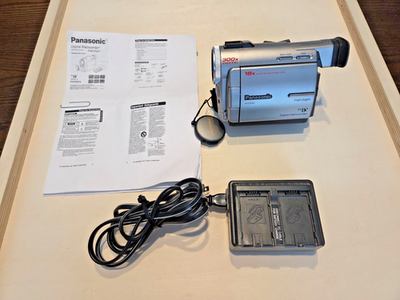 Panasonic PV-DV910 Digital Palmcorder PalmSight MiniDV Camcorder