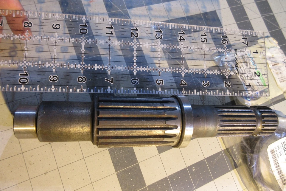 Eje de toma de fuerza Kubota 35822 79224 1000 rpm 21 spline nuevo OEM Foto 2 de 4