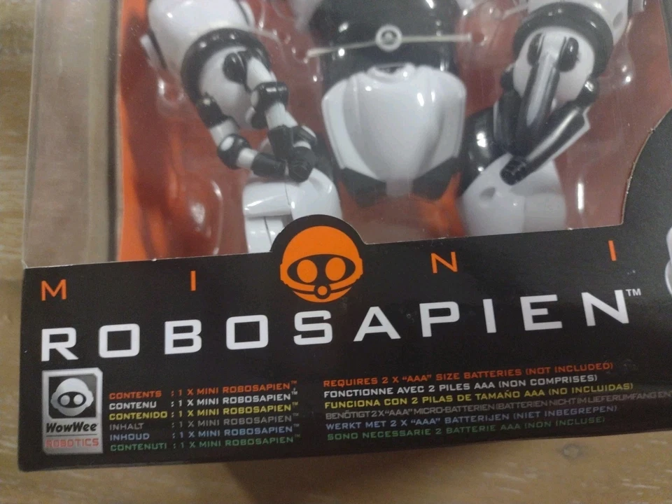 WOWWEE Mini Robosapien Miniature Of The Original RoboSapien-NEW. T2 - Image 3 of 4