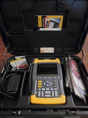 FLUKE 199C SCOPEMETER COLOR Digital Oscilloscope Handheld 2Ch 200MHz 2.5GS/s