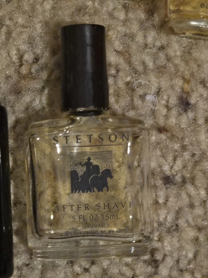 ocho botellas de Stetson Colonge o colección Aftershave Foto 3 de 4