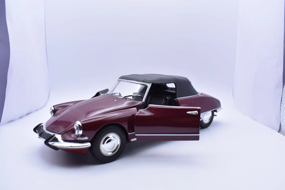 Modellino auto scala 1:24 Citroen DS 19 diecast modellismo statico da collezione - Immagine 3 di 4