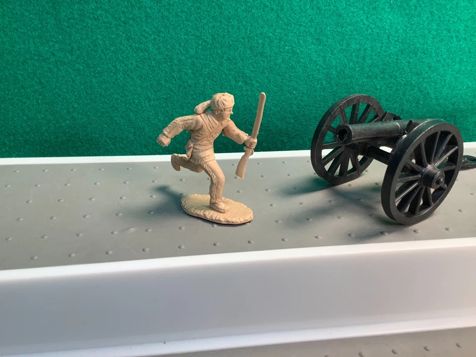 VINTAGE MARX FORT APACHE PLAY SET CANNON & DEFENDERS - Image 2 of 4