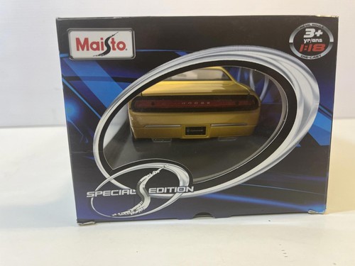 2006 Dodge Challenger Concept in 1/18 Scale Diecast by Maisto - Picture 7 of 7