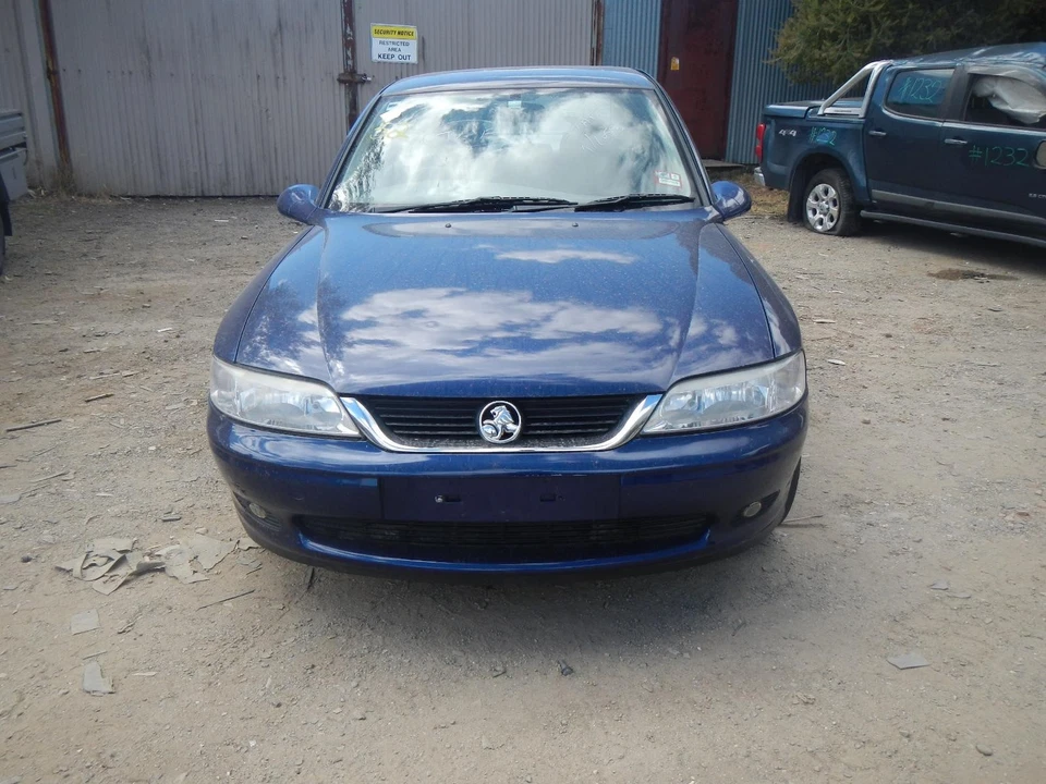 HOLDEN VECTRA LEFT HEADLAMP JS -VALEO BRAND-GREY BACKING TYPE  08/1999-12/2002 - image 3 of 4