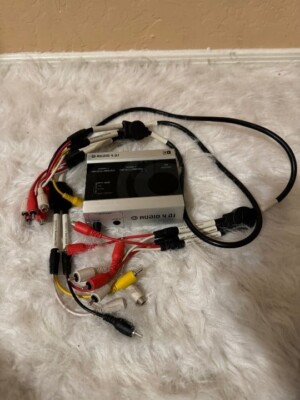 Native Instruments Audio 4 DJ USB Audio Interface with Cables