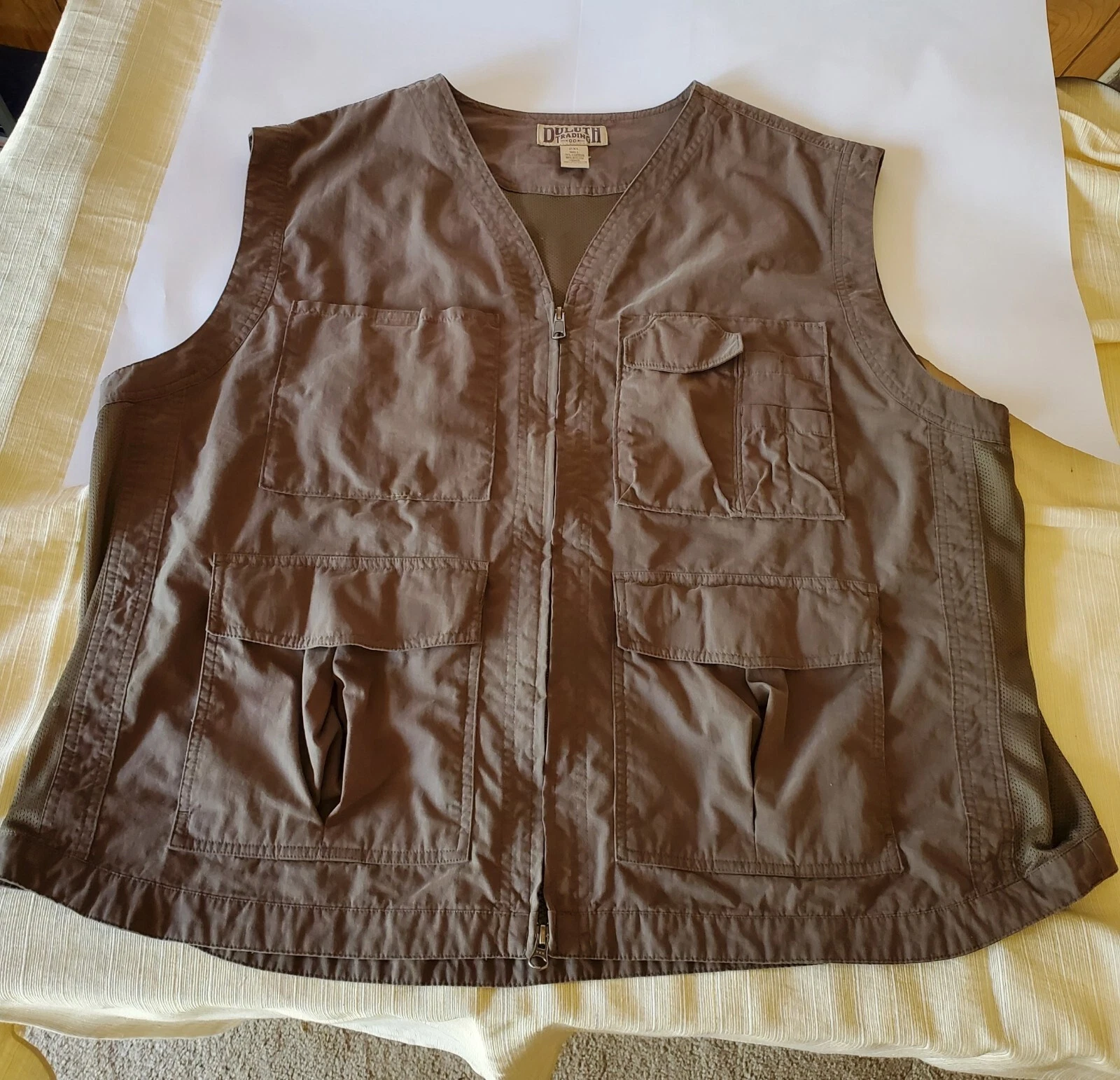 Duluth Dark Khaki Vented Travel / Hiking Vest Size 2XL Outside & Inside Pockets