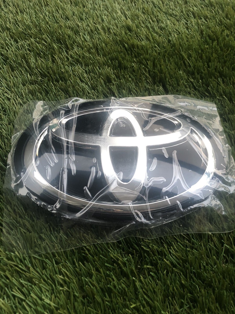 2016-2018 Toyota Corolla Front Grille Emblem Logo Radar | 53141