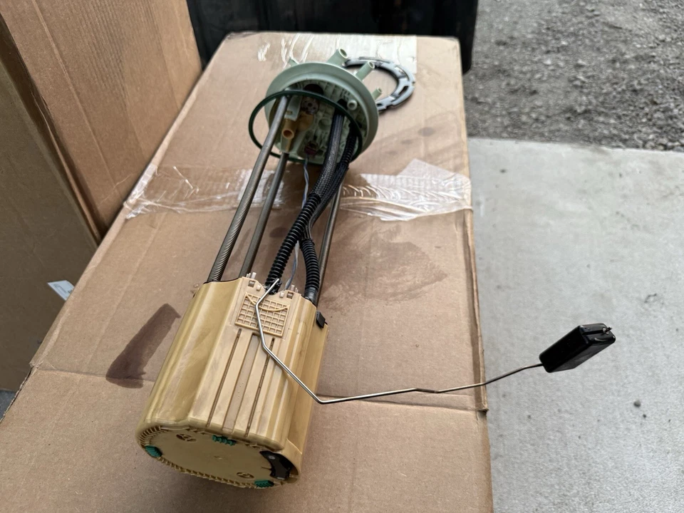 11-16 Duramax Fuel Sending Unit  - Image 4 of 4