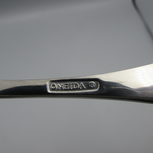 Oneida Stainless VOSS (GLOSSY) Teaspoons - Set of Four New - Picture 3 of 4