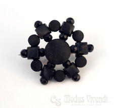 Antike runde Brosche Jett / Gagat * schwarzer Trauerschmuck - Schiffsruder-Form?