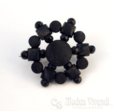 Antike runde Brosche Jett / Gagat * schwarzer Trauerschmuck - Schiffsruder-Form?