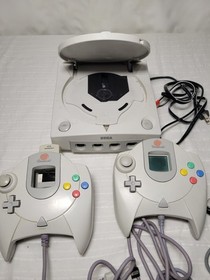 Sega Dreamcast HKT 3020 Console System  powers on 