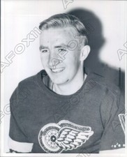 1946 Detroit Red Wings Hockey Player Bill Quackenbush Press Photo