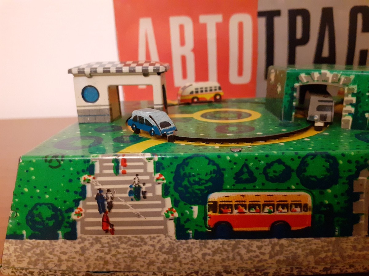 CIRCUIT BUS JOUET mécanique vintage en tôle avec gare - 733077 EUR 10,00 - FR CIRCUIT BUS JOUET mécanique vintage en tôle avec gare - 733077 EUR 10,00 - FR