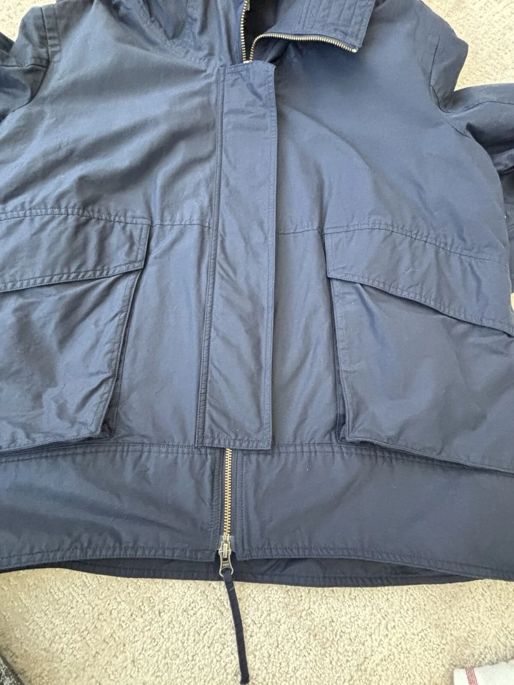 Chaqueta Saks Fifth Avenue Grande Para Mujer Repelente a la Lluvia Cremallera Completa Ligera Usada en Excelente Condición Foto 3 de 4