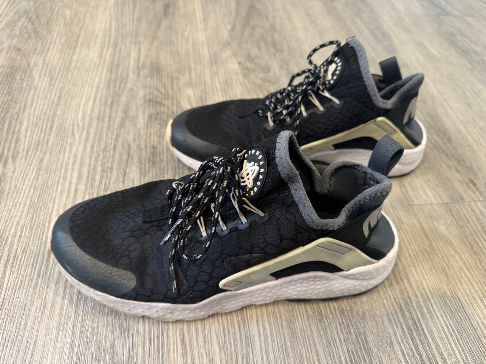 Nike Air Hurache Run Ultra SE womens 9  black - image 4