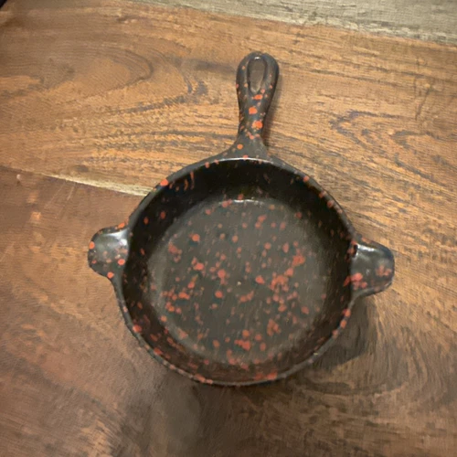 Red/Black Speckled Wagner Ware Cast Iron Mini Skillet Frying Pan Ashtray. 6-4361