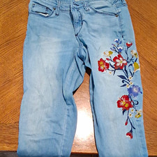 Universal Thread Girls Size 12 Skinny Jeans Light Wash Floral Embroidered