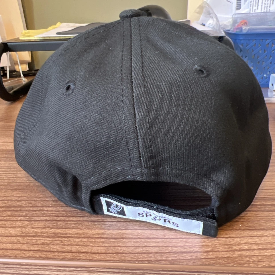 SAN ANTONIO SPURS NBA OFICIAL NEW ERA 9FORTY GORRA GORRA AJUSTABLE NEGRA Foto 2 de 4