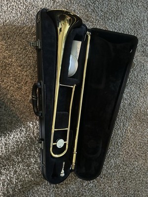 Yamaha Tenor Trombone Bb Brass Lacquered Gold with Water Key, Case & Mouthpiece