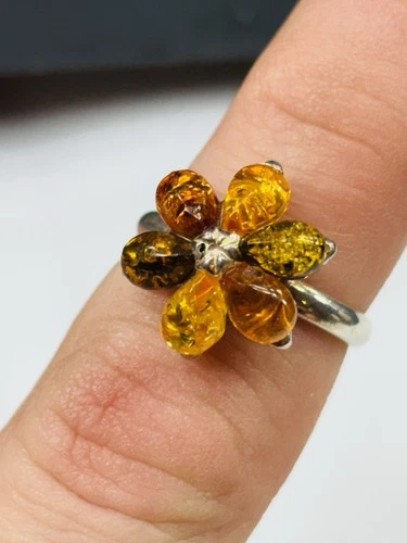 Vintage silver ring UK size L with multicoloured amber