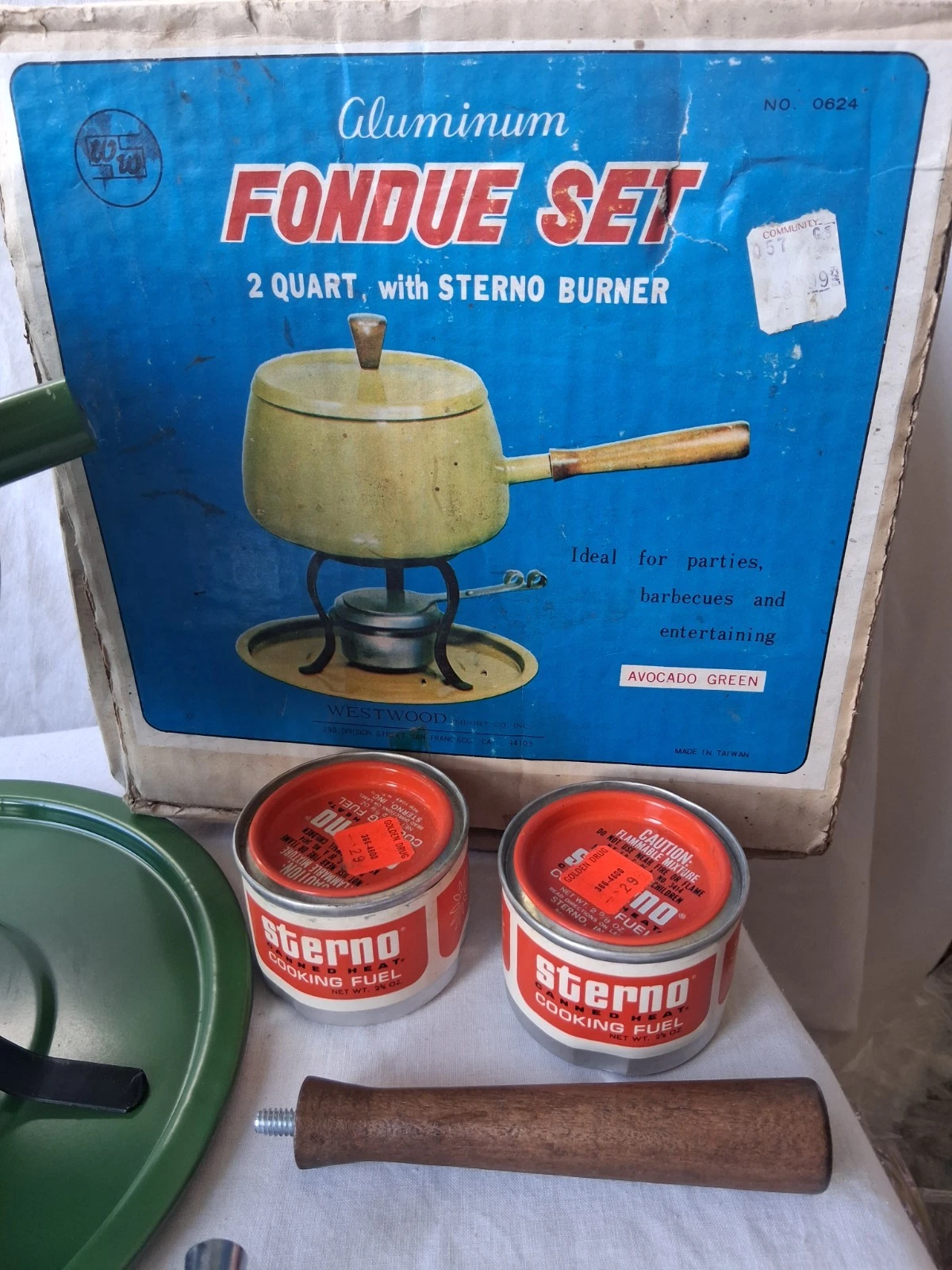 VTG Aluminum Fondue Set 2 Quart w/ Sterno Burner W/original box Avocado Green
Opens in a new window