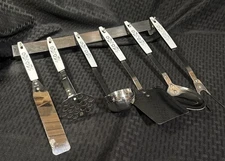 VTG SET OF CORNINGWARE “BLUE CORNFLOWER” COOKING UTENSILS 6 PC + RACK 