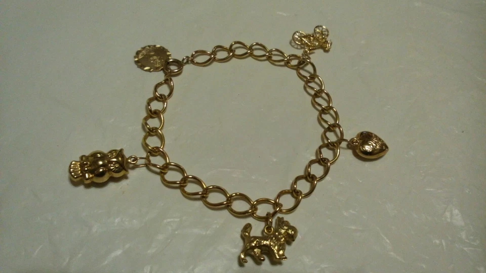 FABULOSO BRAZALETE DE ORO AMARILLO MACIZO DE 9 quilates 375 TEMA MIXTO con 5 dijes***   Foto 3 de 4