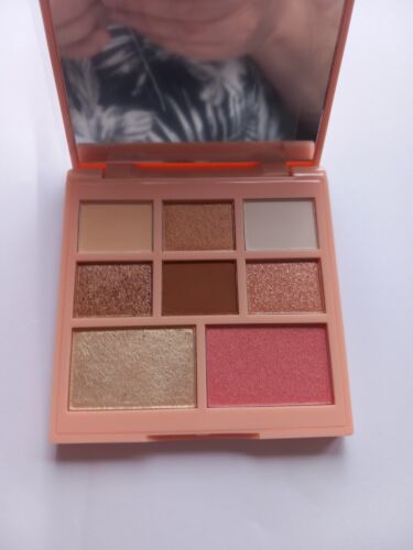 BN No7 Natural Glow face and eye palette - Picture 4 of 5