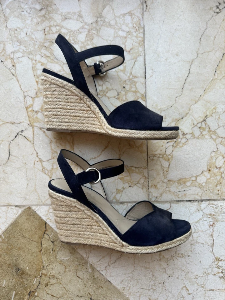 Sandalias Prada de gamuza azul marino con cuña punta abierta, talla 7,5 / 37,5 - EXCELENTE estado Foto 2 de 4