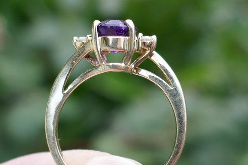 Ladies 14K Yellow Gold Amethyst & Accent Diamond Ring - Size 5, 2.8 grams - Picture 7 of 13