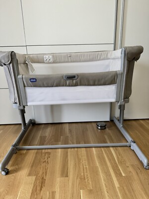 Chicco Beistellbett NEXT2ME Magic EVO Desert Taupe mit Matratze und Bettlaken