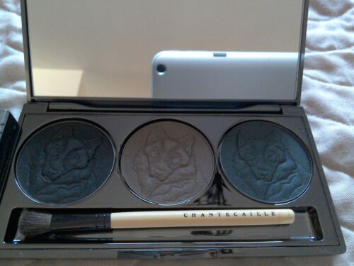 New In Box - CHANTECALILLE Protect the Wolfs Eye Shade Trio - RARE HTF - Picture 2 of 2
