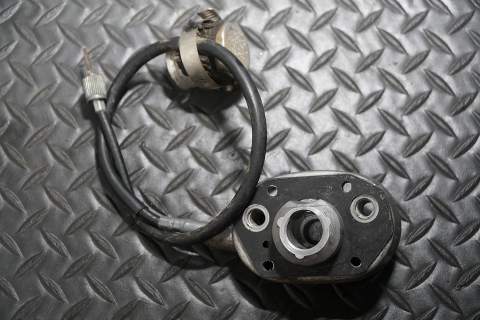 Carcasa de transmisión de tacómetro Honda CB350 K4 Super Sport 1972 OEM Foto 4 de 4